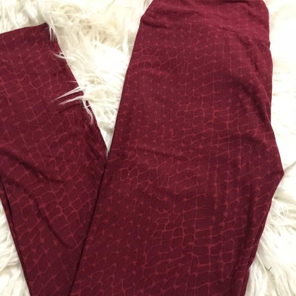 LuLaRoe Snake skin maroon os legging - Picture 1 of 3